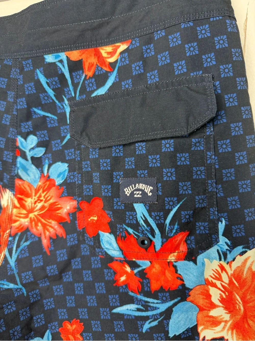 Billabong Board Shorts Mens Size 32 blue Hawaiian floral stretch